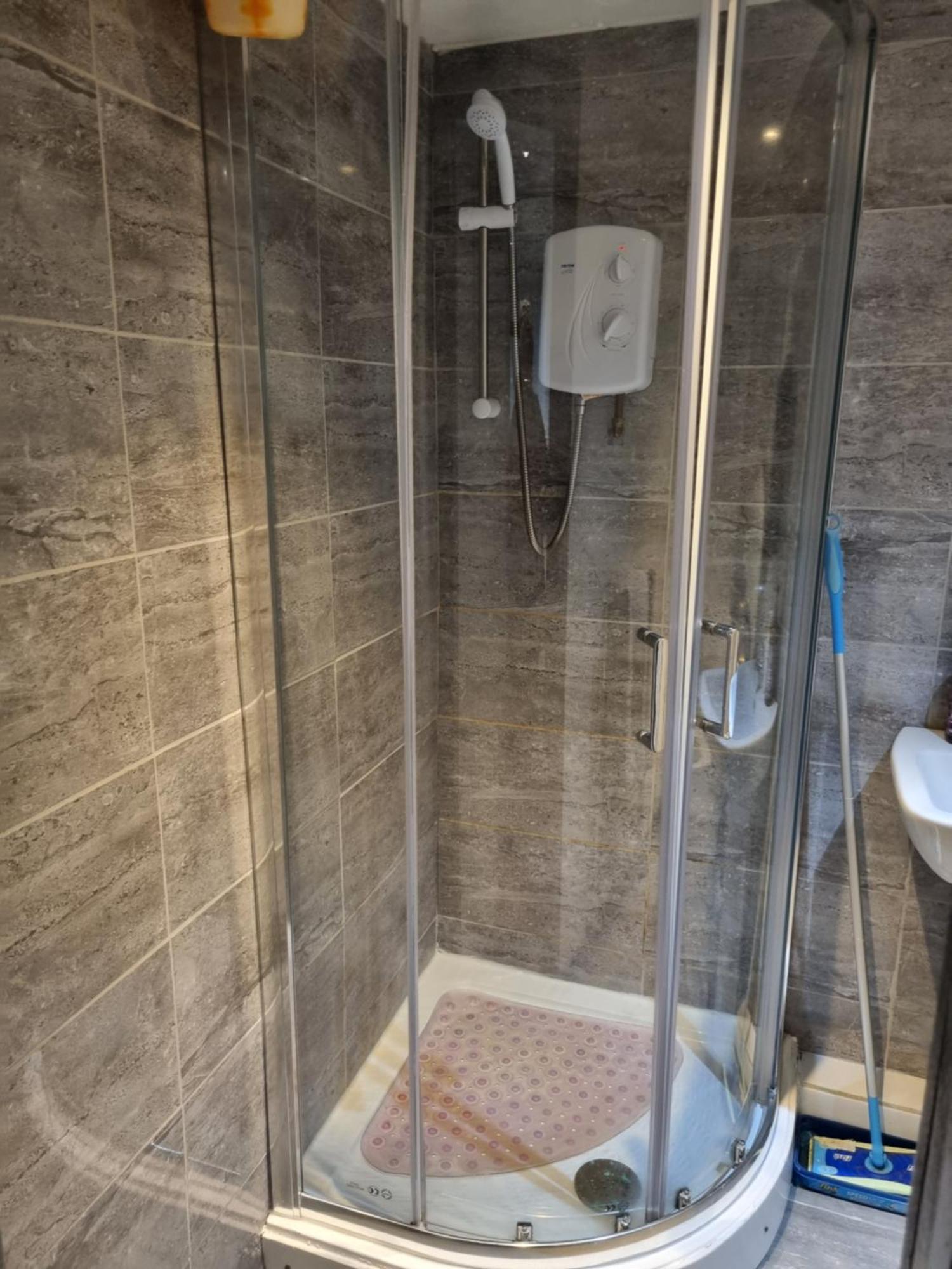 Апартаменты A Cosy Deluxe Size Studio With Queen Size And Sofa Bed Лидс Экстерьер фото
